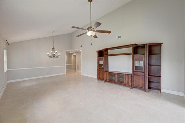 Building Photo - 8760 Azalea Ct