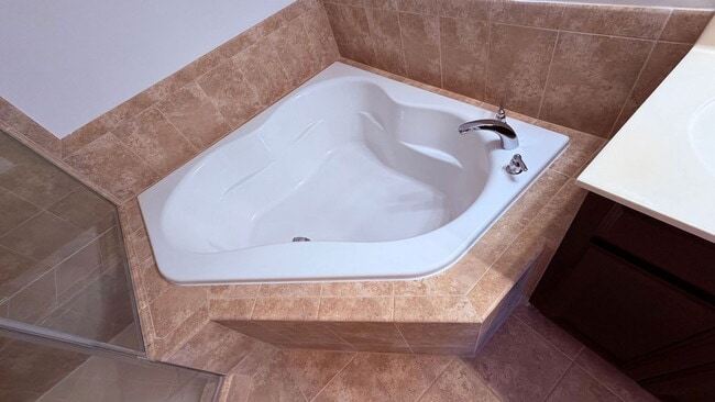 Building Photo - 610 Sprintsail Way