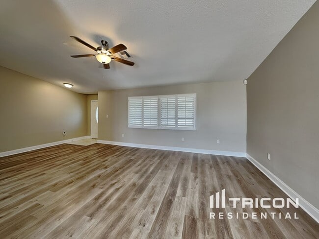 Building Photo - 26352 Barbinos Dr