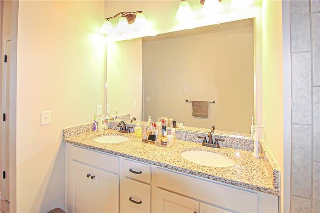 Building Photo - 2273 Buford Town Dr
