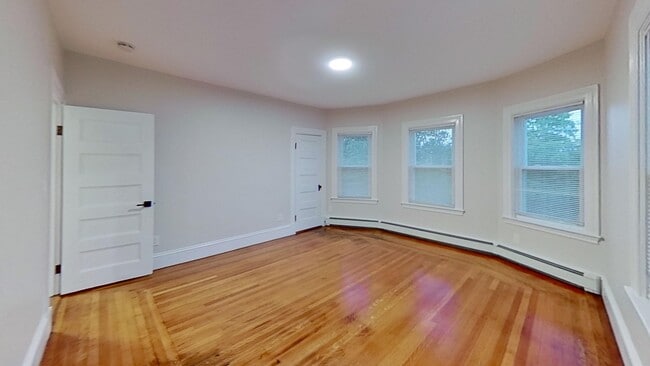 Building Photo - 44 Dimmock St