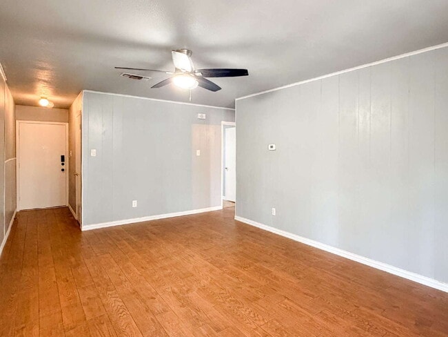 Building Photo - 3-Bedroom Home with 2 Full Baths in Crowley!