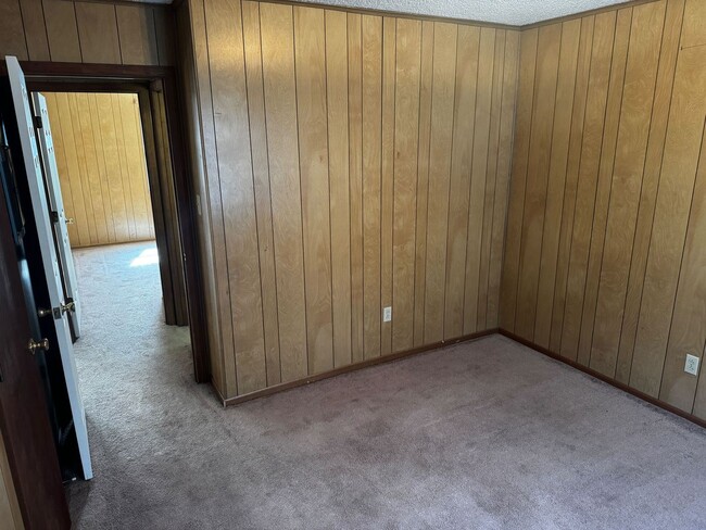 Building Photo - Welcome to Ravenwood Drive!