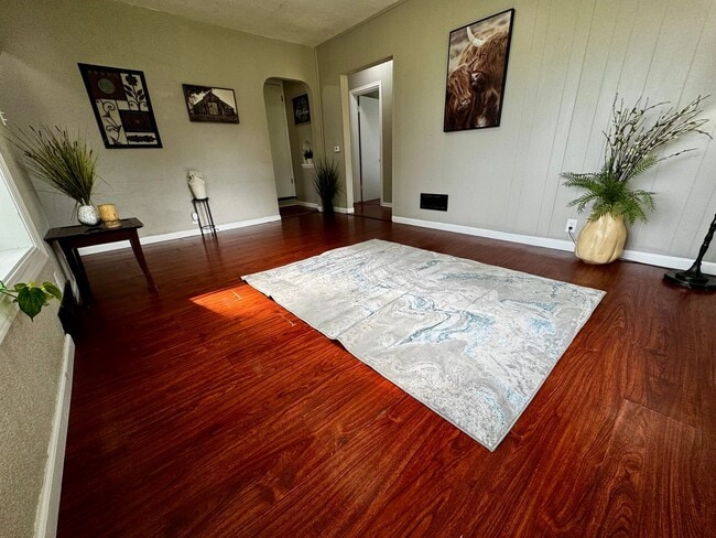 Building Photo - 3 bed, 1 bath home for rent in Waterloo
