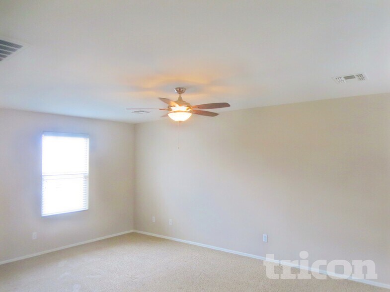 Building Photo - 31333 N Cavalier Dr