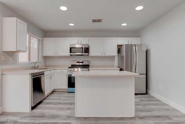 Building Photo - 4899 Lunetto Ave