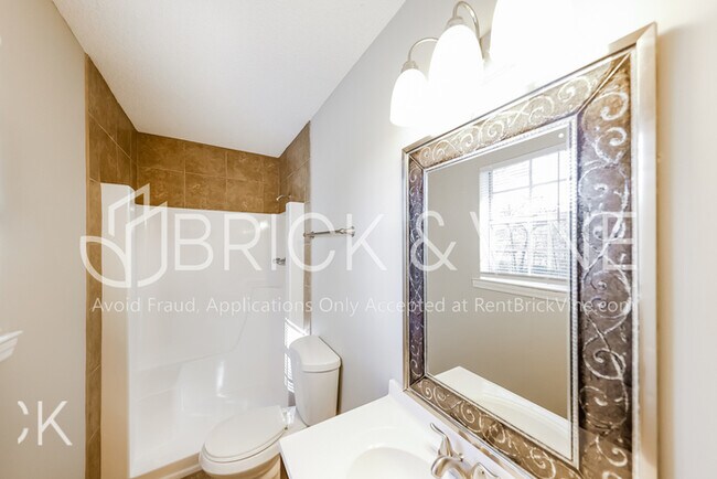 Building Photo - 400 S Highland Dr