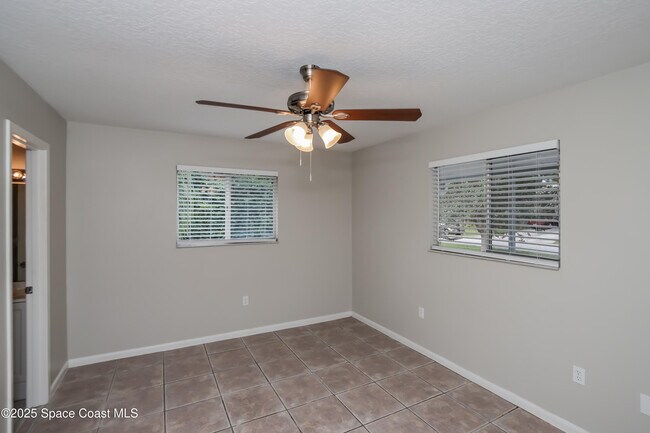 Building Photo - 1130 Emerald Rd SE