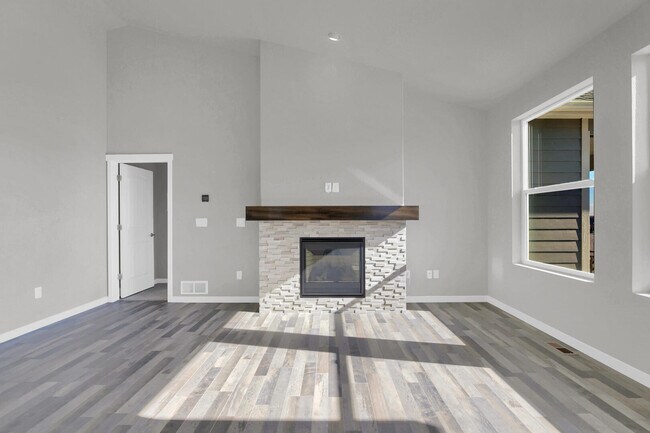 Building Photo - 15782 Lake Mist Dr