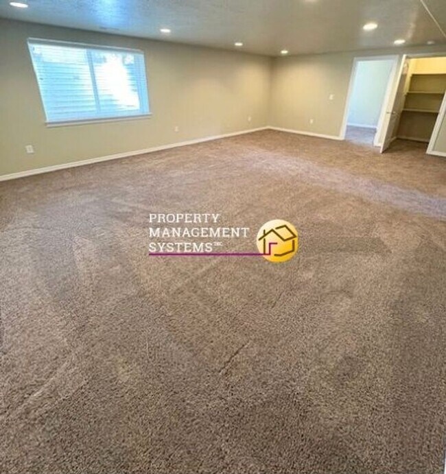 Building Photo - 3 Bedroom Townhome in Layton!