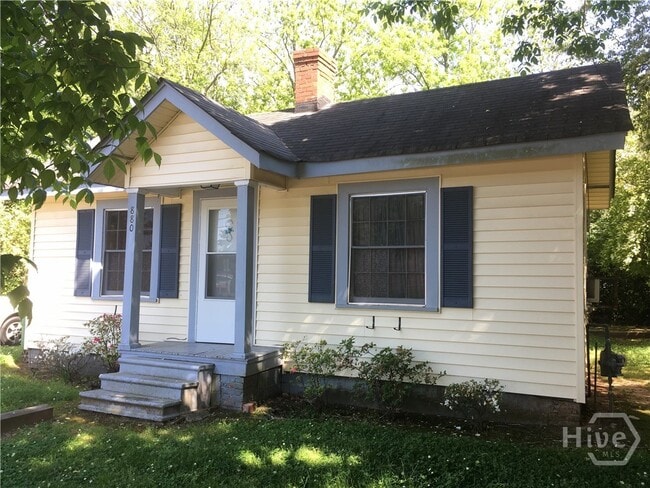 Building Photo - 880 Sunset Dr