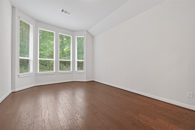 Building Photo - 212 Milas Cv