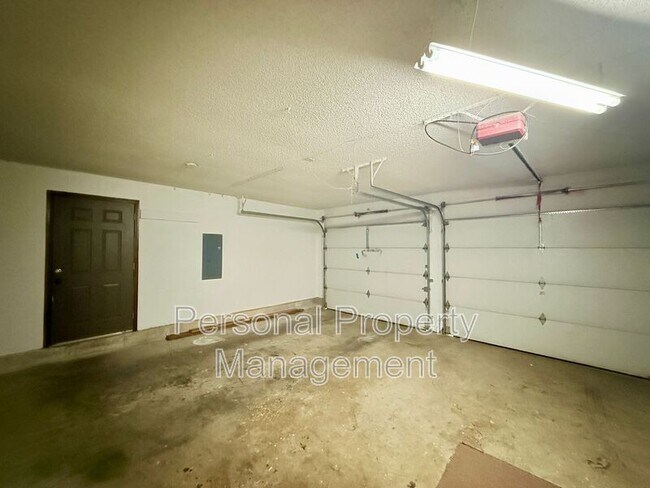Building Photo - 3401 NE 124th Ave