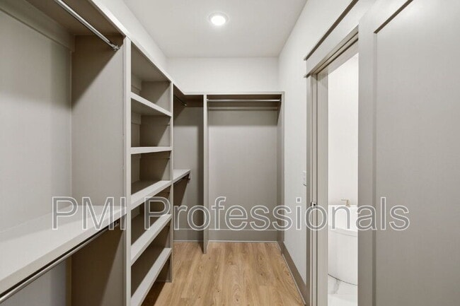 Building Photo - 3419 John Richards Dr