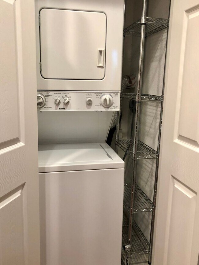 Building Photo - Ideal Location. .. Walk to Bart, Costco, S...