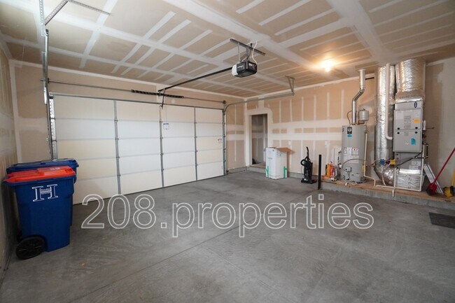 Building Photo - 38 E Ranch Dr