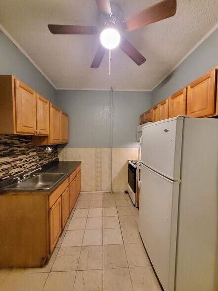 Building Photo - 437 W Bringhurst St