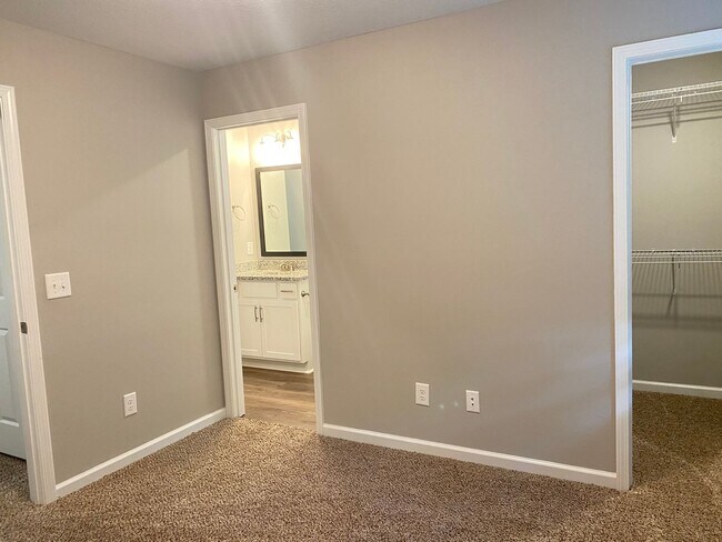 Building Photo - Brand New 2 Story Duplex!!  Close to Downt...