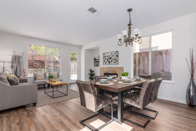 Building Photo - 411 Canyon Ct