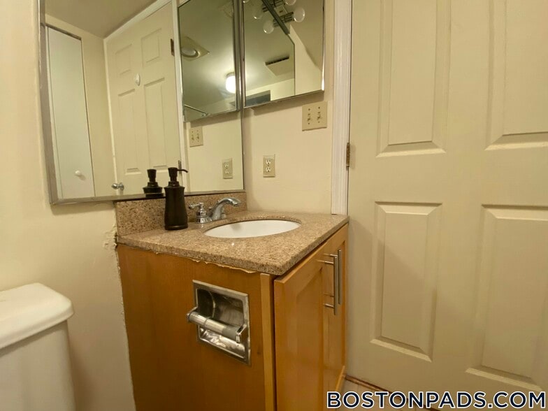 Building Photo - 345 Franklin St