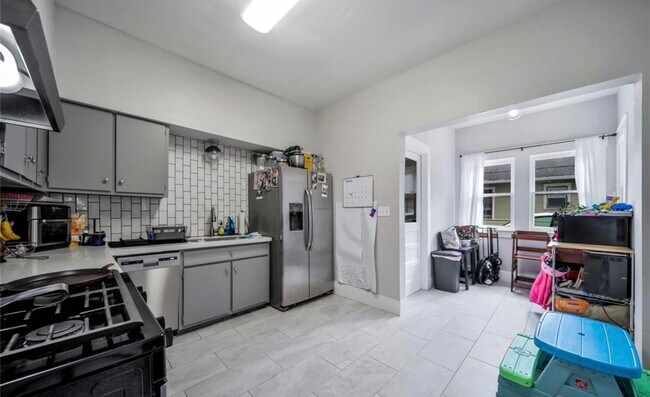 Building Photo - 4614 Park Dr