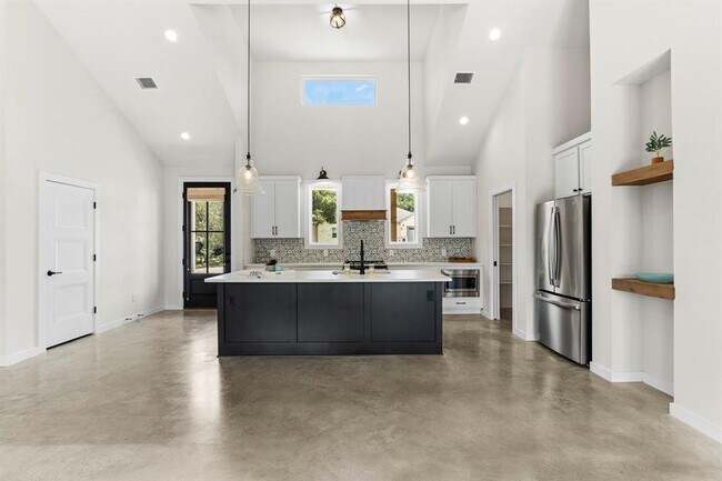 Building Photo - 22206 Briarcliff Dr