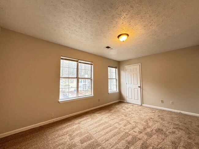 Building Photo - 1014 Huntington Trce SE