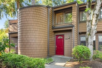 Building Photo - 2Bd/1.75Ba Kirkland Condo