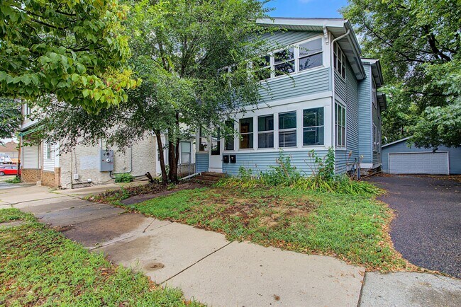 Building Photo - 560 S Stryker Ave
