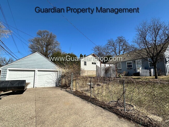 Building Photo - 2748 Vernon Ave S