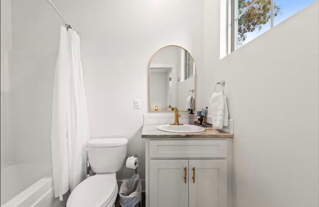 Building Photo - FOR RENT in LAFAYETTE!