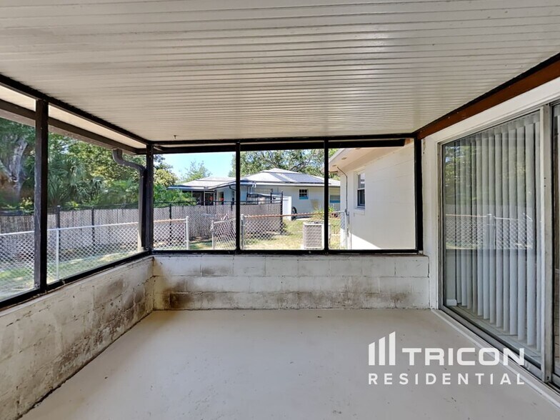 Building Photo - 350 Travino Ave