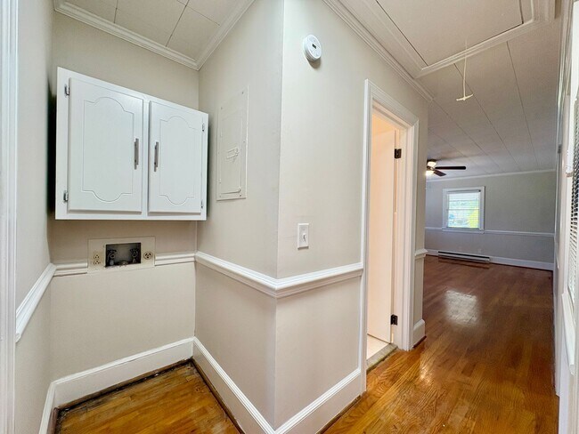 Building Photo - Adorable 2 Bedroom Home in the Heart of Nashville!