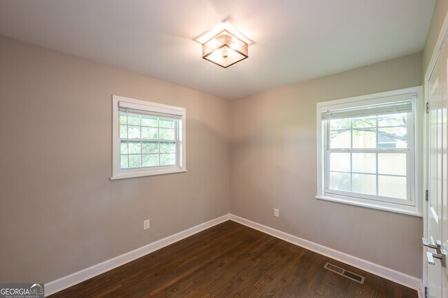 Building Photo - 2131 Bixler Cir