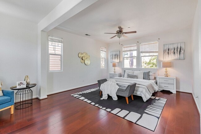 Building Photo - 8940 Acorn Way