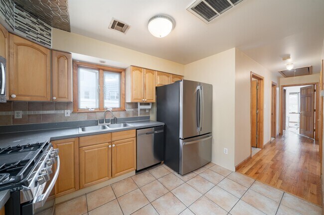 Building Photo - 162 W 53rd St