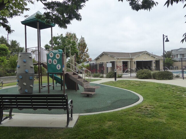 Building Photo - 3 Bedroom Ivy Lane Community Home in Moorp...
