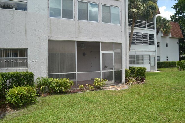 Building Photo - 8000 Lagos De Campo Blvd