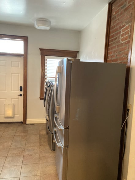 Building Photo - 229 Collins Ave