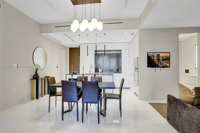 Building Photo - 300 Biscayne Blvd Way
