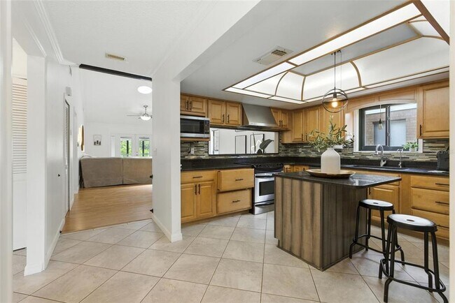 Building Photo - 563 Belltower Ave