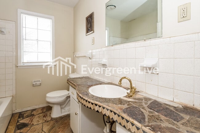 Building Photo - 4850 Summerlane Ave