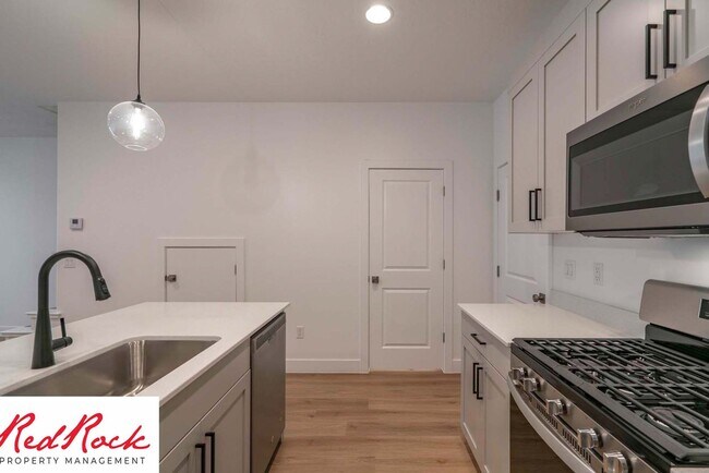 Building Photo - 3 Bedroom Townhome in Washington Fields wi...