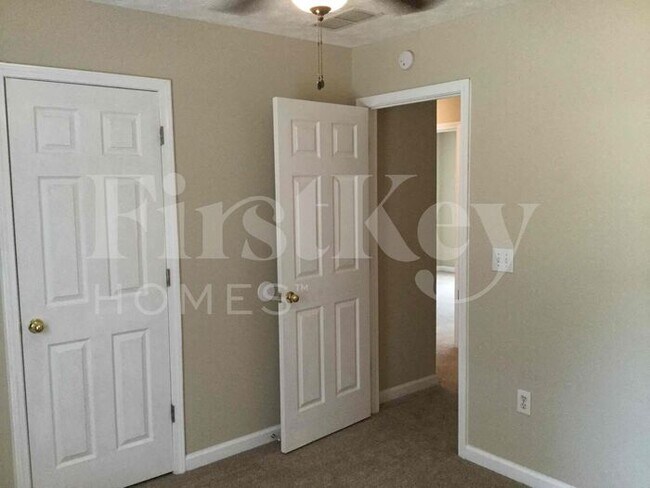 Building Photo - 290 Saratoga Ct