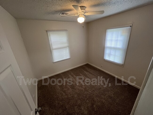 Building Photo - 4117 N Libby Ave