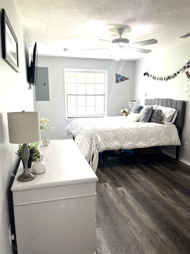 Building Photo - 209 Cooner St