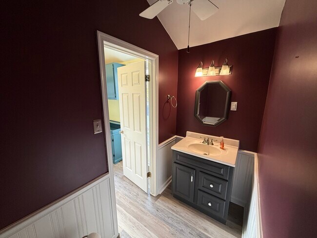 Building Photo - 860 Church St