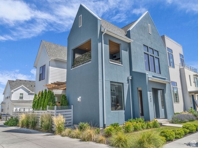 Building Photo - Amazing Executive Home Now Available!