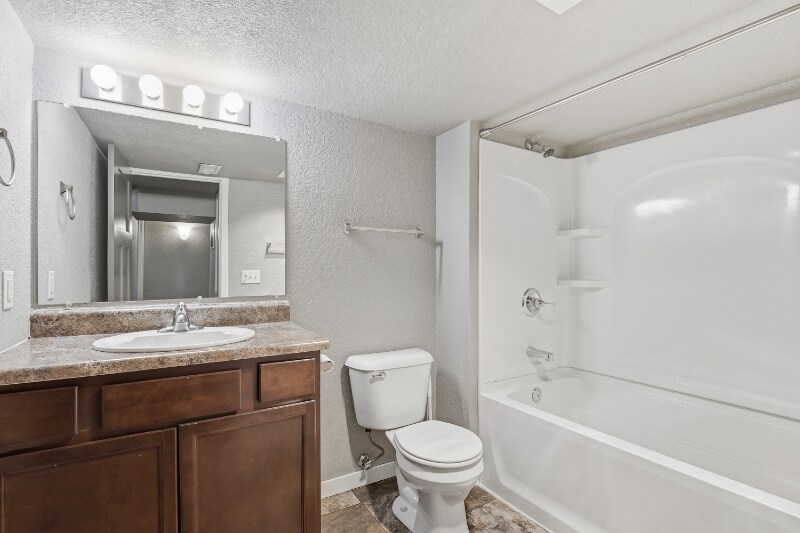 Building Photo - 2104 Prairie Ave