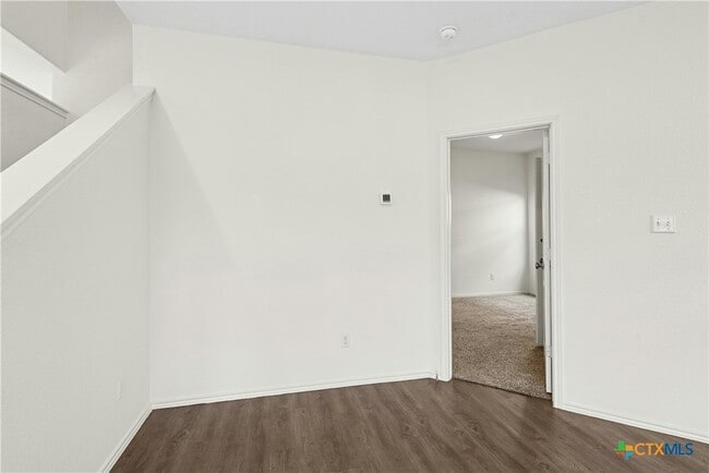 Building Photo - 513 Circle Wy